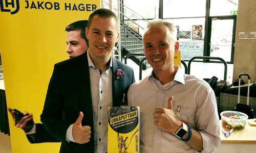 Hager, Jakob auf Contra 2018 mit Andreas Dämon und Buch Unkaputtbar