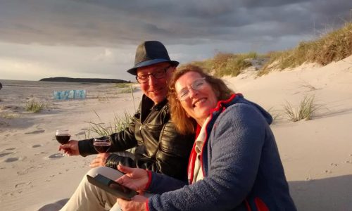 Bronder Irmgard mit Markus Ries am Strand