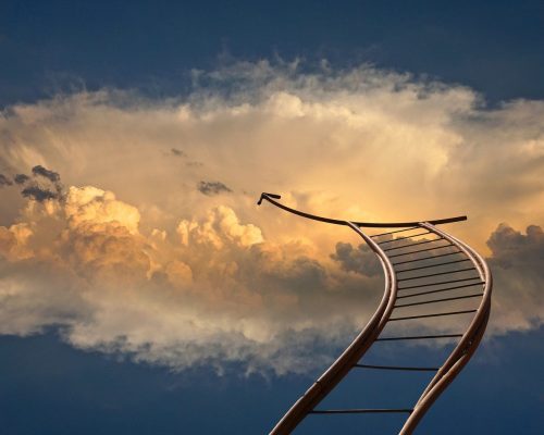 Himmelsleiter zeigt Chancen Perspektiven, Chancen, Querbild, Die in sonnige Wolken führende Himmelsleiter wie ein Bahngleis zeigt den Weg aus Krisen in neue Chancen und eine bessere Zukunft, krisen-chancen